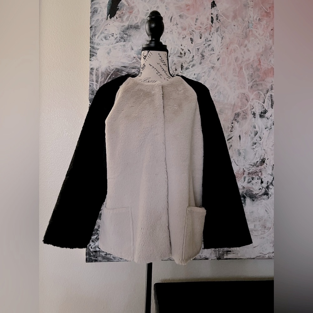 SOLD!!! Velvet Ray Colorblock Structured Faux-Fur